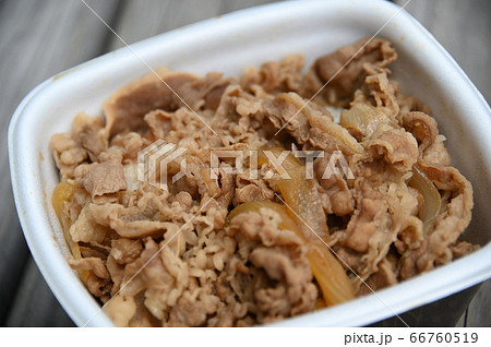持ち帰り用牛丼 持ち帰り用牛丼 66760519