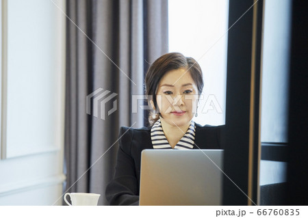 ビジネス 社長 代表 66760835