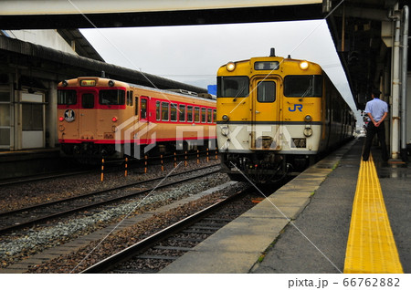 三次駅のキハ47（広島色）とキハ48（急行色） 66762882