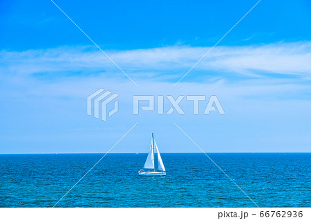 ヨットと夏の海 ヨットと夏の海 66762936