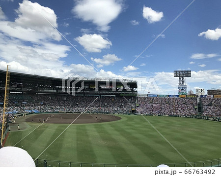 ライトスタンドから見る甲子園の写真素材