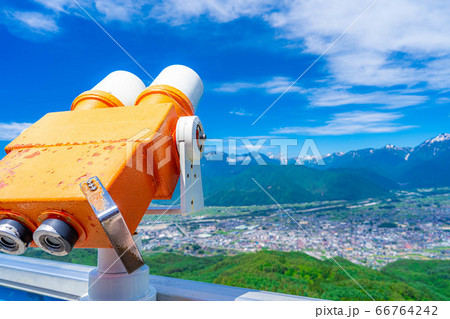 初夏の鷹狩山展望台の双眼鏡 【長野県】 初夏の鷹狩山展望台の双眼鏡 【長野県】 66764242