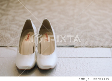 結婚式 カップル 恋人 靴 ヒール 新婦の写真素材