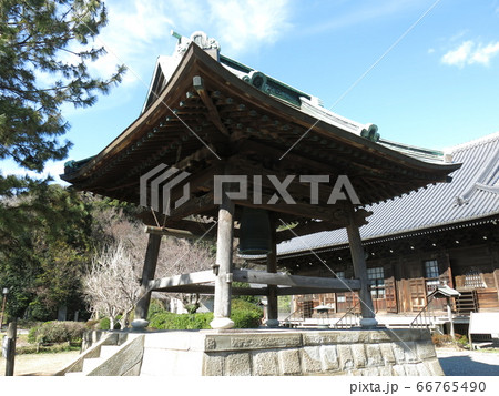 横浜市金沢区の称名寺にある鐘楼(金沢八景の称名晩鐘) 横浜市金沢区の称名寺にある鐘楼(金沢八景の称名晩鐘) 66765490