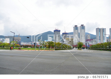 釜山港国際旅客ターミナル付近の風景 66765571