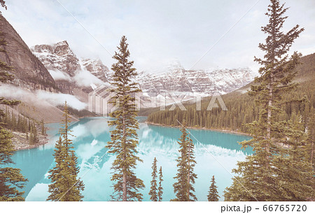 Moraine lake 66765720