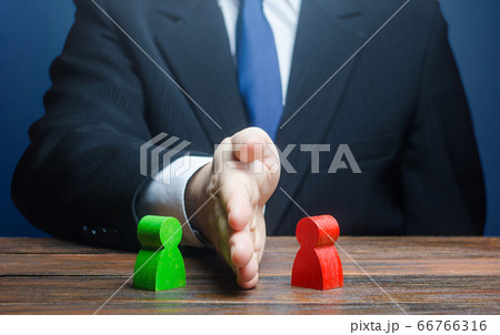 A man puts his hand between conflicting persons. Avoidance violence, preventing conflict escalation. Witnesses protection. Mediator services. Stop fight, ceasefire. Find a compromise. Lawsuit trial 66766316