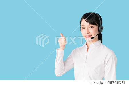 いいねポーズするオペレーター いいねポーズするオペレーター 66766371