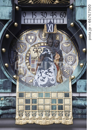 Detail of the famous Jugendstil Ankeruhr in Vienna 66767900
