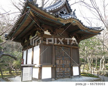 横浜市の三溪園にある旧天瑞寺寿塔覆堂 66769003