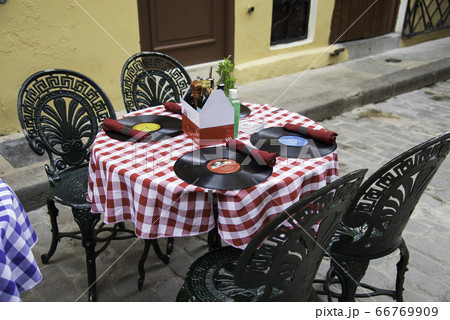 キューバ  ハバナのカフェ 66769909