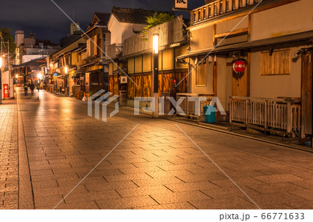 《京都府》祇園花見小路・風情ある街並み 《京都府》祇園花見小路・風情ある街並み 66771633