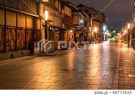 《京都府》祇園花見小路・風情ある街並み 《京都府》祇園花見小路・風情ある街並み 66771634