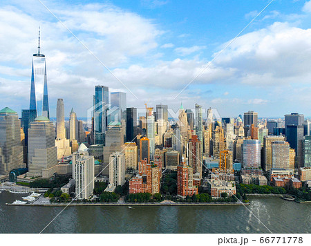 Aerial view of Manhattan Skyline, with World Trade Center, New York, USA. 66771778