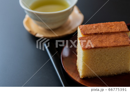 カステラ黒背景 66775391