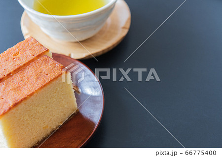 カステラ黒背景 66775400