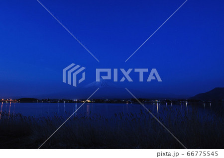 夜の富士山 66775545