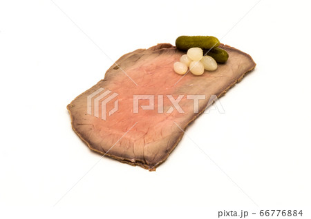 slices of roast beef perfectly arranged 66776884