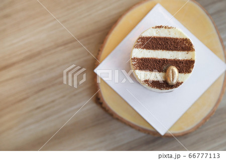 Tiramisu cake recipe with golden coffee bean Tiramisu cake recipe with golden coffee bean 66777113