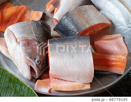 Sliced fresh salmon fish head for sale in the seafood market. 66779195