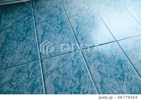 Tiled bathroom floor 66779564