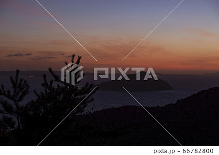 福岡県糸島市立石山からの景色　夕日 66782800