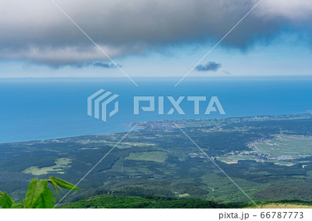 鳥海ブルーラインから見た日本海 秋田県側 秋田県にかほ市 鳥海ブルーラインから見た日本海 秋田県側 秋田県にかほ市 66787773