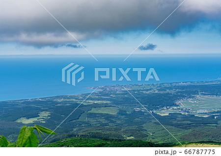 鳥海ブルーラインから見た日本海 秋田県側 秋田県にかほ市 鳥海ブルーラインから見た日本海 秋田県側 秋田県にかほ市 66787775