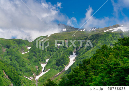 鳥海山 鉾立展望台からの風景 秋田県にかほ市の写真素材