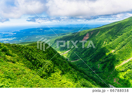 鳥海山 鉾立展望台からの風景 秋田県にかほ市の写真素材