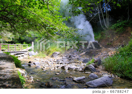 鬼首温泉郷 地獄谷遊歩道の写真素材