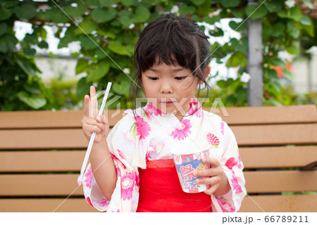 浴衣を着たの女の子 浴衣を着たの女の子 66789211