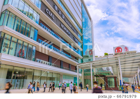 日本の横浜都市景観　横浜駅西口・生まれ変わった駅前などを望む 66791979
