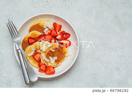 Traditional breakfast pancakes with strawberries Traditional breakfast pancakes with strawberries 66796282