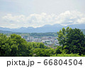 新緑と見下ろす街並み 66804504