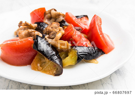 豚肉とトマトと茄子の炒め物 豚肉とトマトと茄子の炒め物 66807697