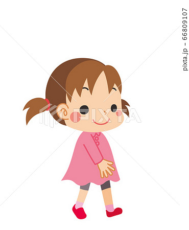 笑顔で歩いている小さな女の子のイラスト素材