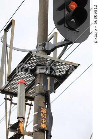 中央線の踏切中継信号機の写真素材