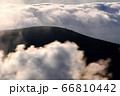 早朝の樽前山 66810442