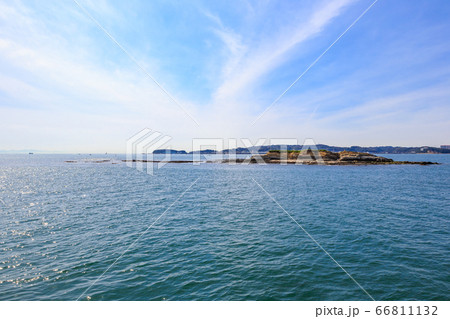 日間賀島から見た知多半島先端　愛知県 66811132