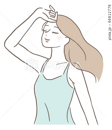 夏　リラックスする女性 66812776