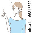マスク　指をさす女性 66812779