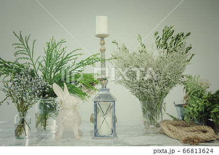 Candlesticks, vases and decorative 66813624