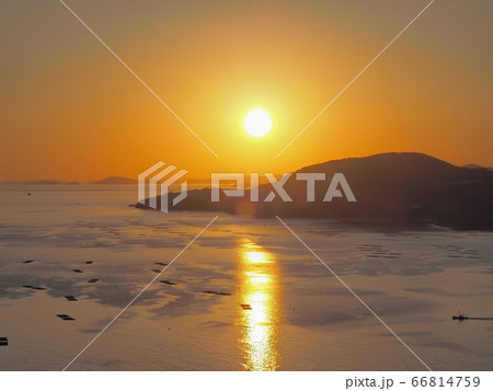 万葉岬から見る播磨灘の夕景 万葉岬から見る夕暮れ時の播磨灘の眺望 万葉岬から見る播磨灘の夕景 万葉岬から見る夕暮れ時の播磨灘の眺望 66814759