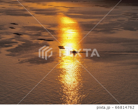 万葉岬から見る播磨灘の夕景 万葉岬から見る夕暮れ時の播磨灘の眺望 万葉岬から見る播磨灘の夕景 万葉岬から見る夕暮れ時の播磨灘の眺望 66814762