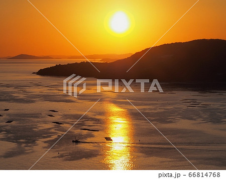 万葉岬から見る播磨灘の夕景　万葉岬から見る夕暮れ時の播磨灘の眺望 66814768