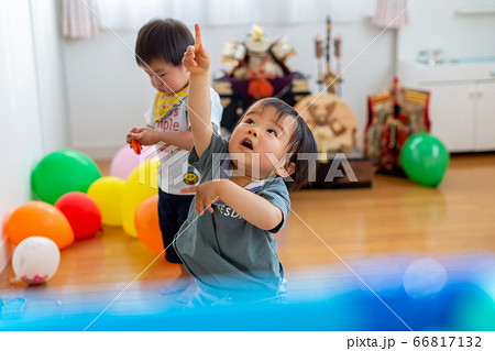 端午の節句を祝う男児 5月人形 端午の節句を祝う男児 5月人形 66817132