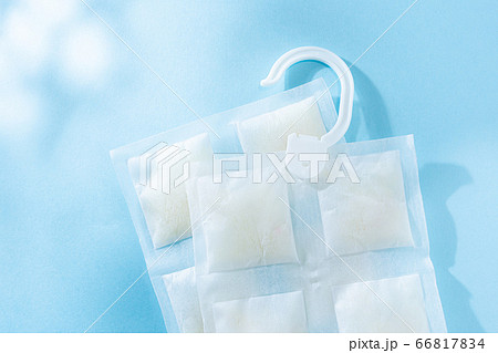 シリカゲル・除湿剤・乾燥剤。梅雨や秋冬の衣替え季節の対策。 66817834