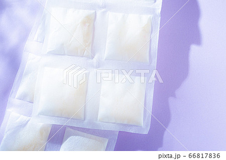 シリカゲル・除湿剤・乾燥剤。梅雨や秋冬の衣替え季節の対策。 シリカゲル・除湿剤・乾燥剤。梅雨や秋冬の衣替え季節の対策。 66817836