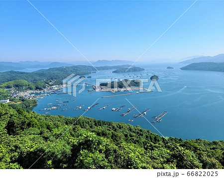 養殖いけす群　ぶり　カンパチ　鯛　鷹巣　長島町　鹿児島県　正面は天草方面 66822025